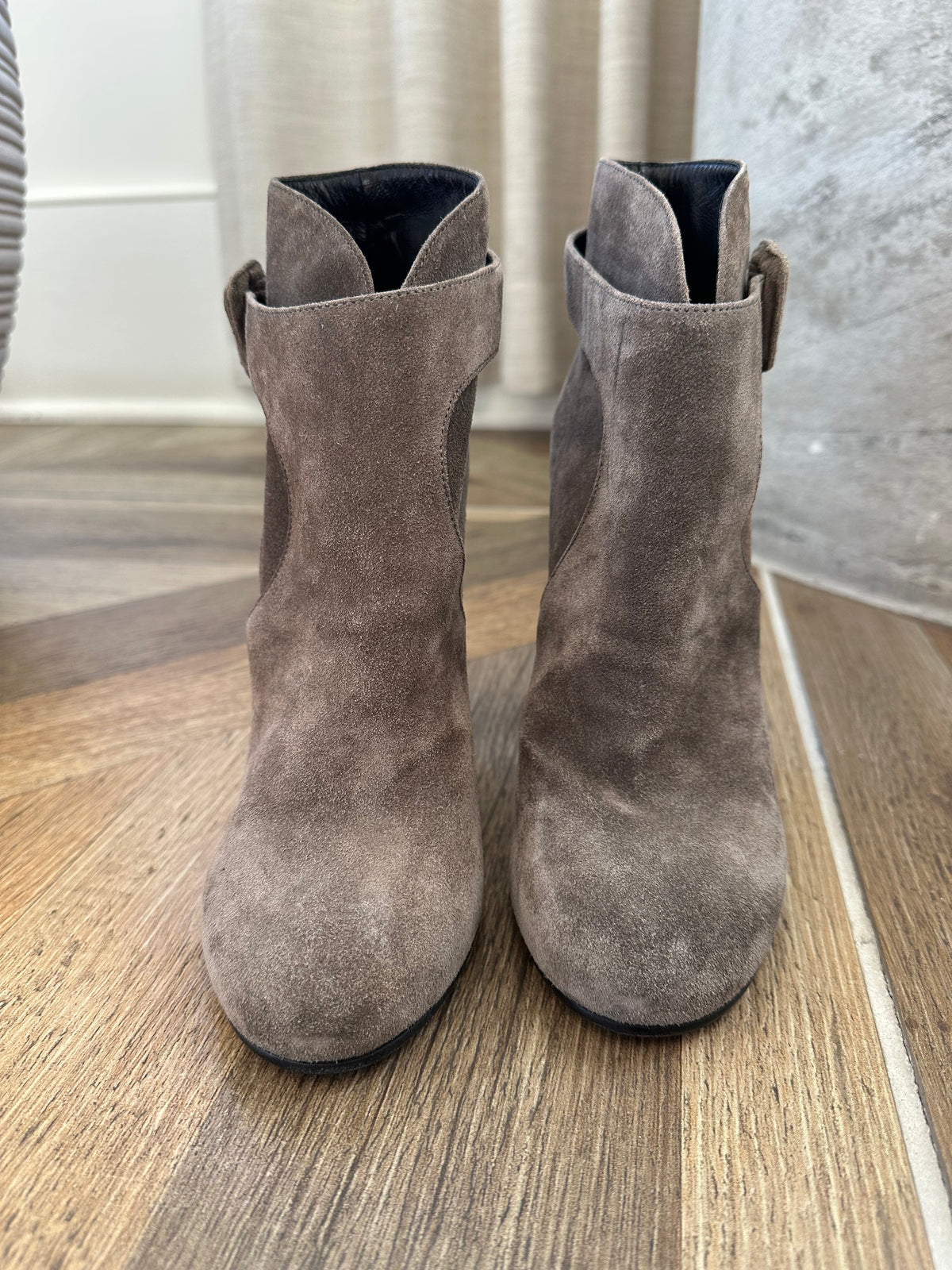 Alaïa Heeled Booties in Grey Suede